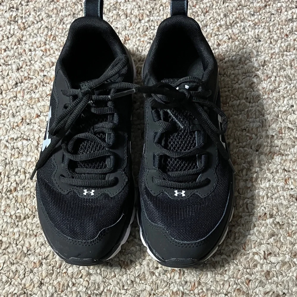 Under Armour Black Sneakers EUC - Picture 2 of 9